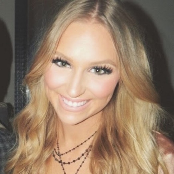 Meet your Posher, Mackenzie - Picture 1 of 1